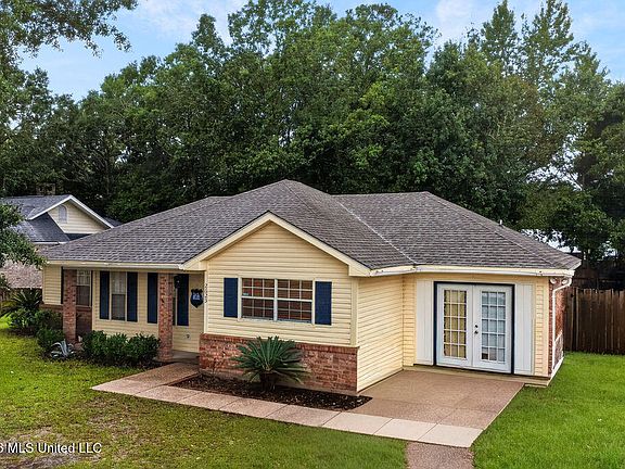 5th image of 2625 Beachview Dr