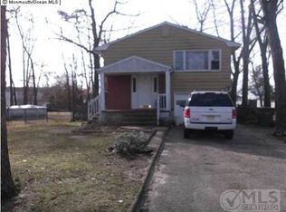 820 Woodland Dr, Lakewood, NJ