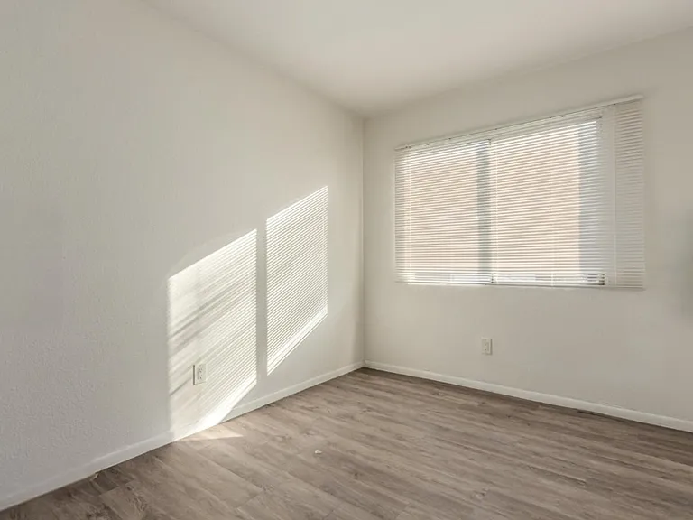4523 E Wood St — Photo 11