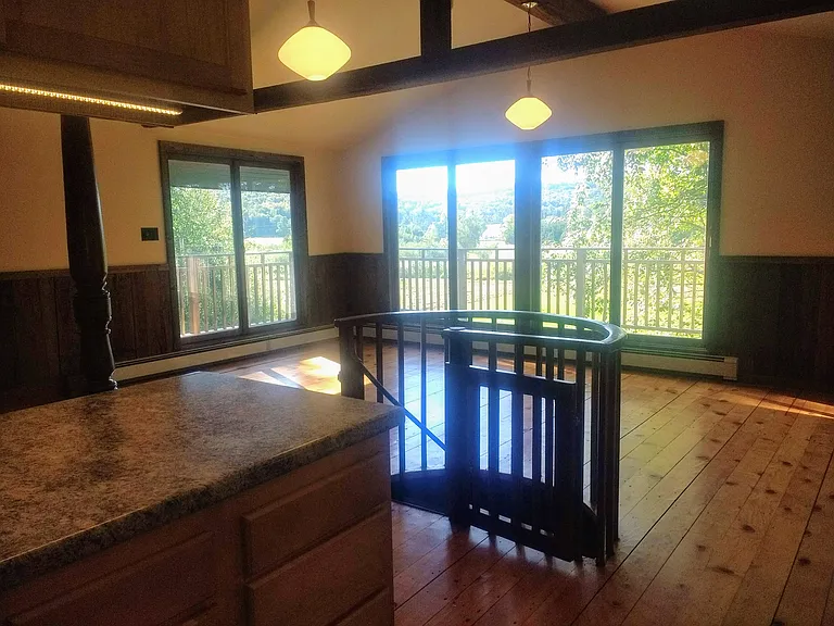 190 Goeltz Rd — Photo 9