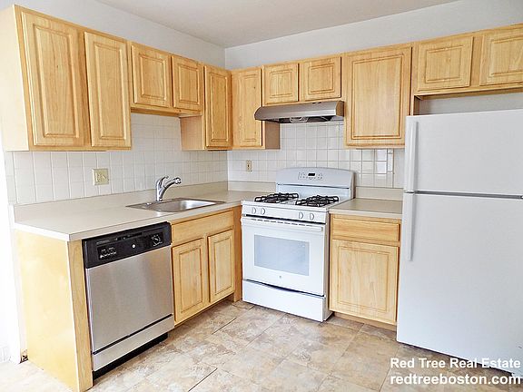 3rd image of 20 Colborne Rd APT 22