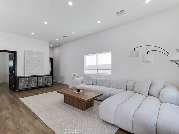 5th image of 6208 Beeman Ave