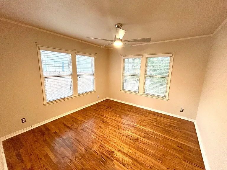 110 El Monte Blvd — Photo 12