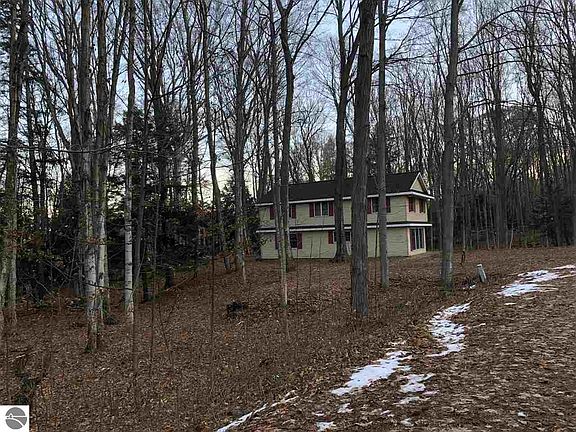 4th image of 475 Shorewood Dr