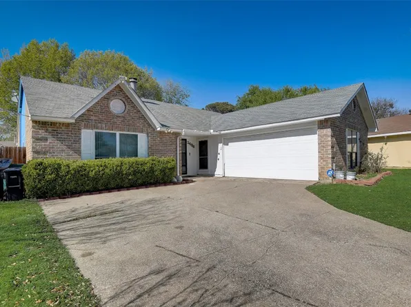 2636 Castanada Cir, Fort Worth, TX 76112