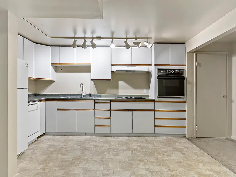 Outrigger Apartments — Photo 11