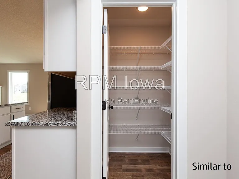385 NW Ashley Ave — Photo 6