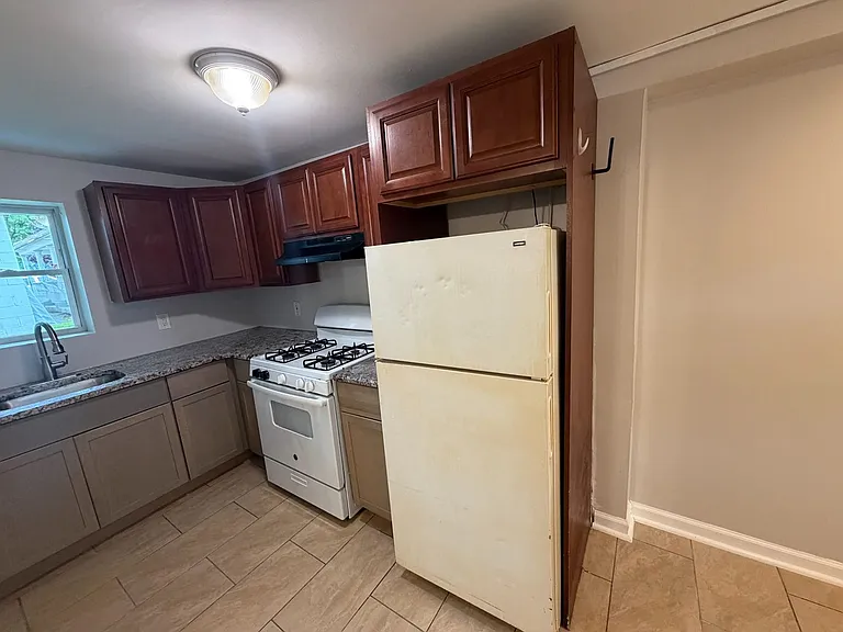 12 Borden Ave — Photo 9