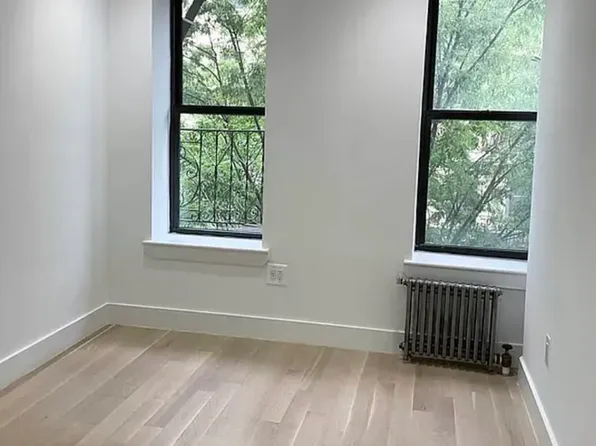 175 Thompson Street image 1 of 4