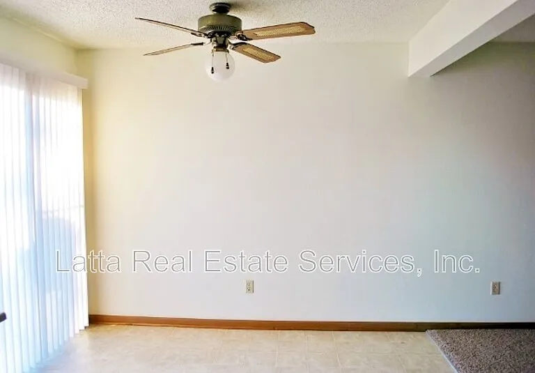 2115 Highridge Dr #C — Photo 6
