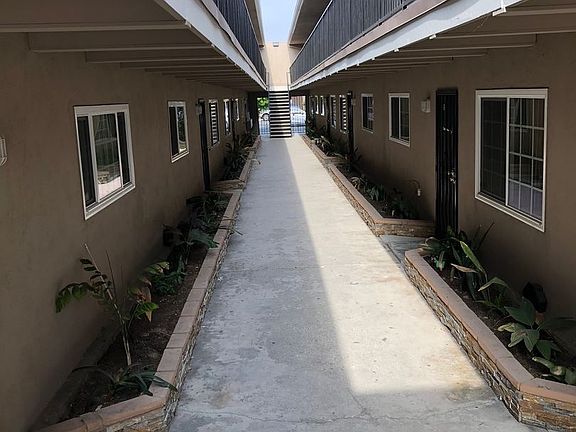 3rd image of 2232 Santa Fe Ave #12