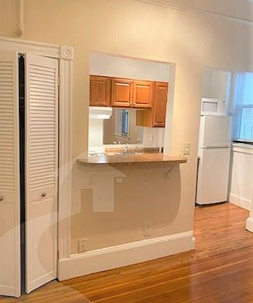 5th image of 884 Massachusetts Ave #215