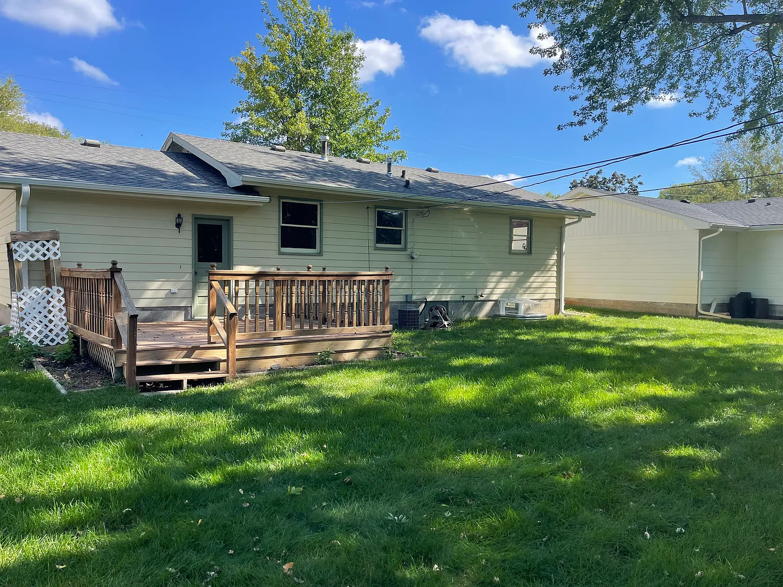 3 bed, 884 sqft, $1,650 — Photo 2