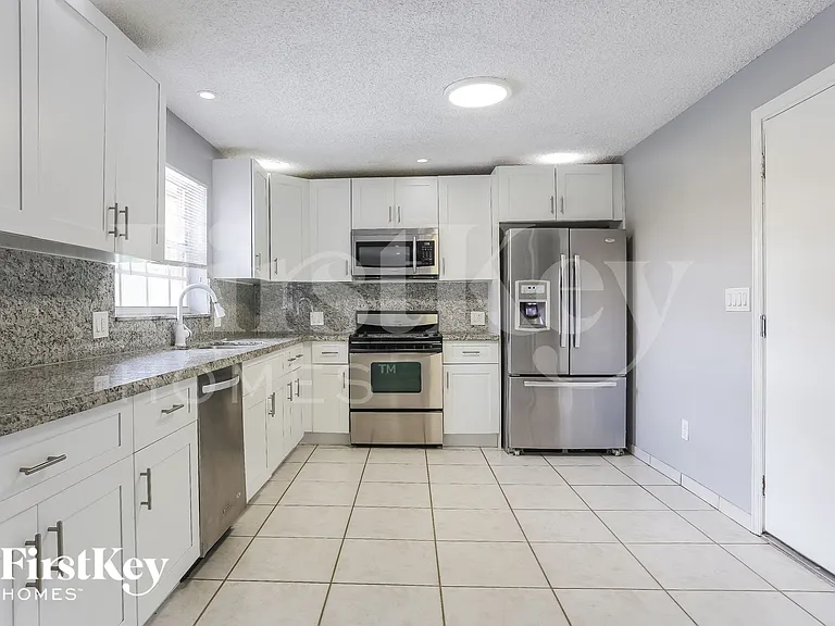 4006 NW 76th Ave — Photo 5