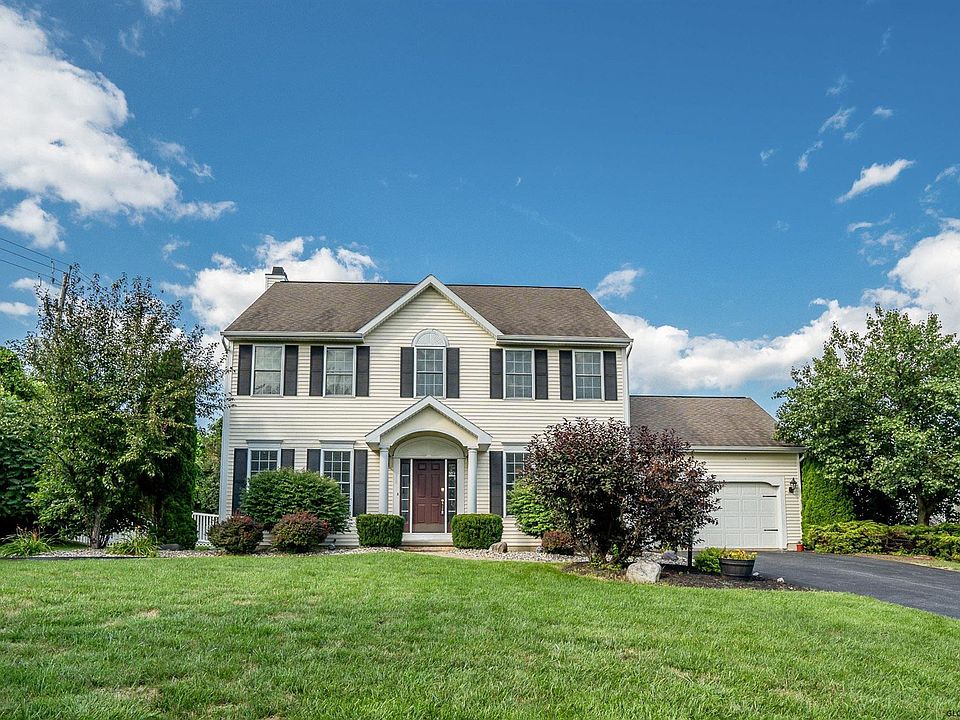 1st image of 2 Moreland Dr