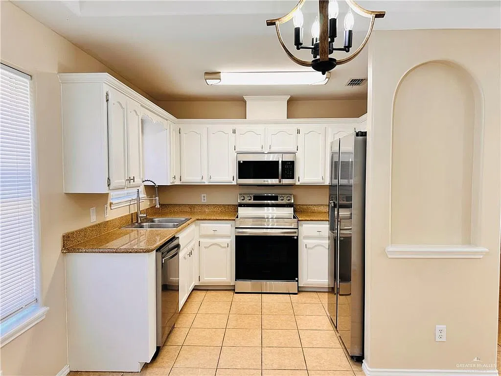 3 bed, 2.0 bath, 1092 sqft, $1,250 — Photo 4