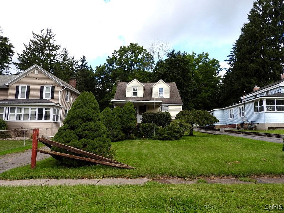 1st image of 28 W Oneida St