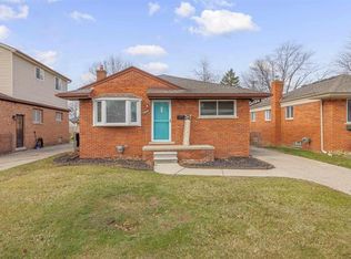 28109 Grant St, Saint Clair Shores, MI