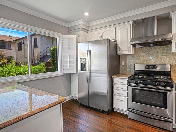 5th image of 2022 Delaware Ave