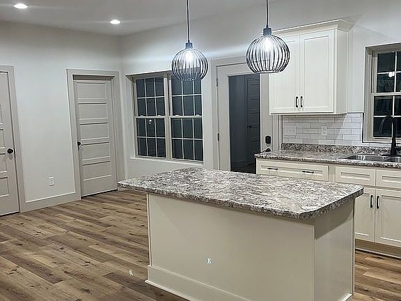 4th image of 2864 Oak Hill Rd