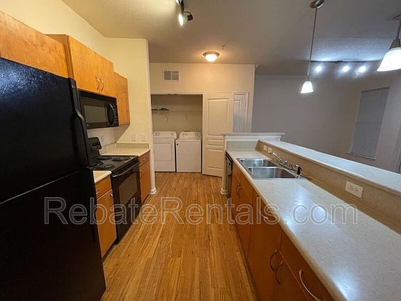 4th image of 8290 Gate Pkwy #505
