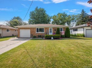 5514 Pointe Dr, East China, MI
