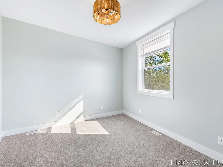 715 Butterworth St SW #4 — Photo 22