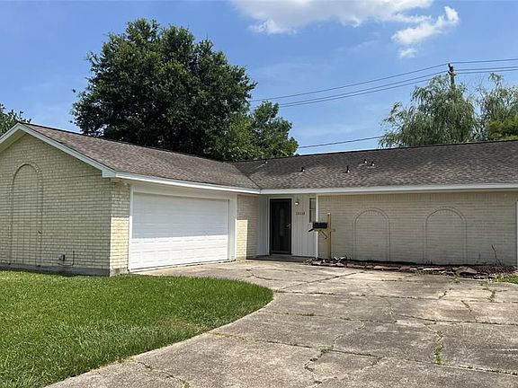 2nd image of 10118 Carlow Ln