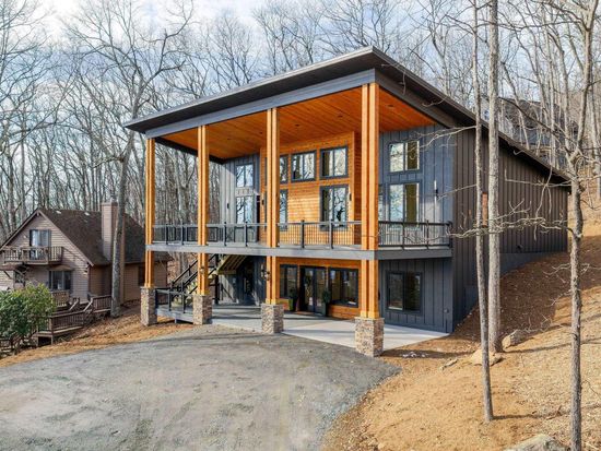 48 Oak Ln, Roseland, VA 22967