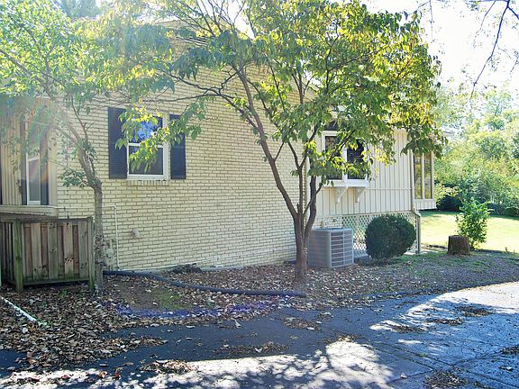 5th image of 110 Oaks Dr