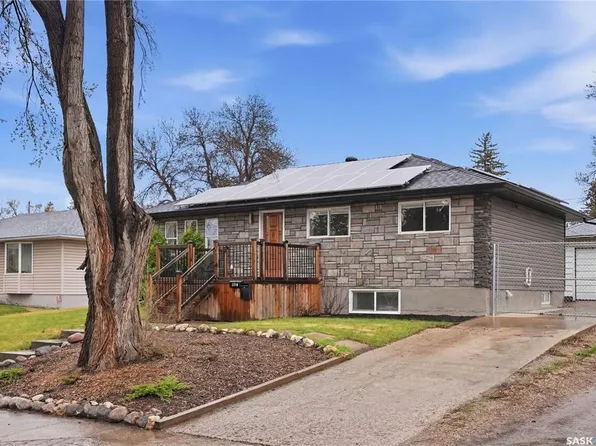 1210 K AVENUE N, Saskatoon, SK S7L 2N9