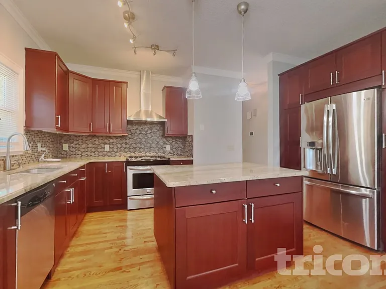 405 Ashington Ct — Photo 6