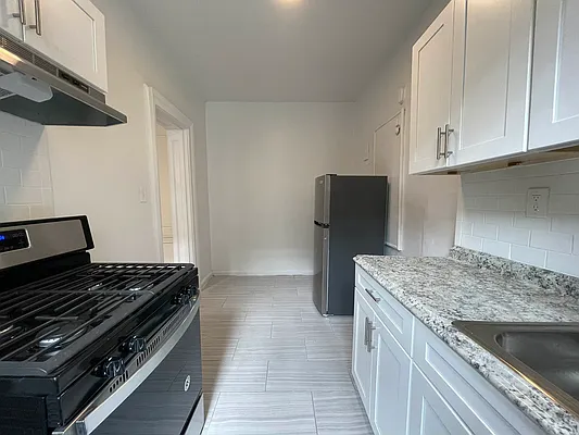 Rented by Hillel Realty Group | media 19