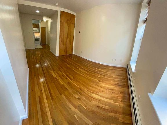 4th image of 304 Pleasant Ave #2NN