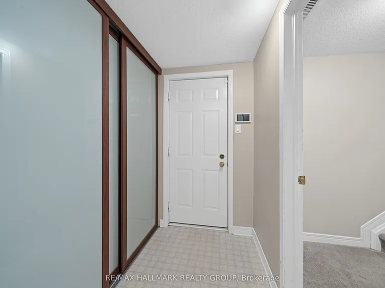 44 Dunbarton Ct — Photo 35