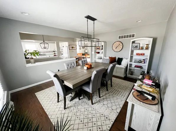 323 SE Melody Ln, Lees Summit, MO 64063