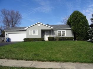500 Amber Wood Ct, Algonquin, IL