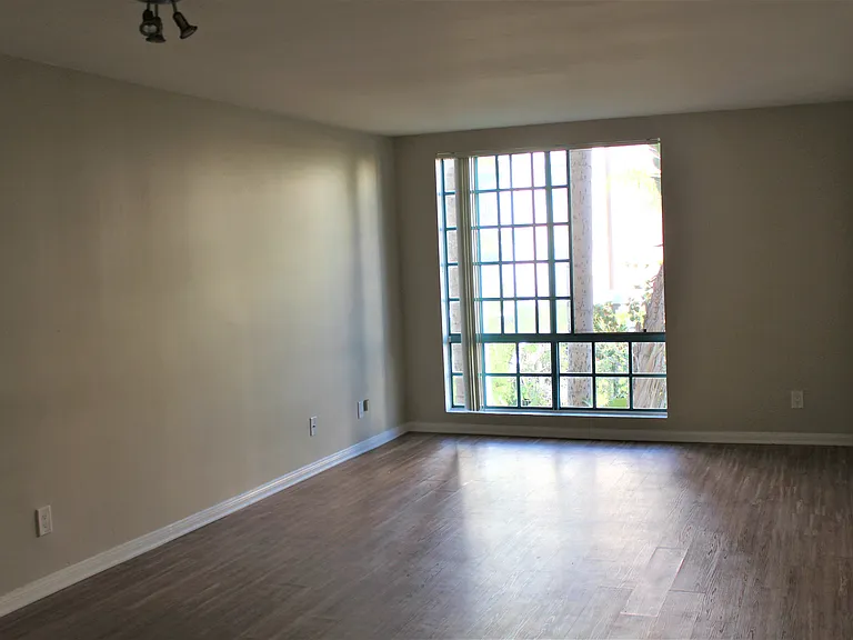1375 Midvale Apartments — Photo 64