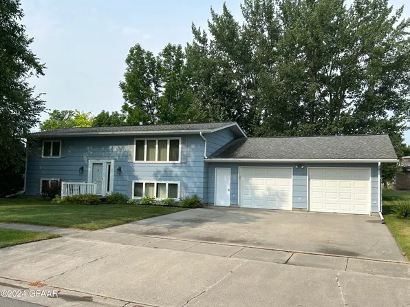 1549 Kittson Ave, Grafton, ND 58237