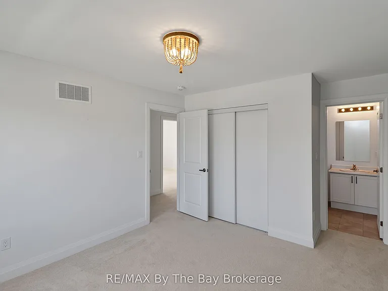 52 Amber Dr — Photo 43
