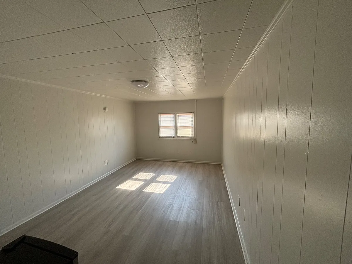 Unit Photo - 14001 Bedford Rd NE #10R