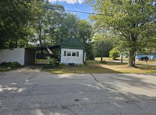 4 Brigham St, Mexico, ME 04257