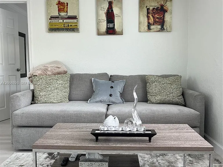 1808 NE 11th Ave #1 — Photo 7