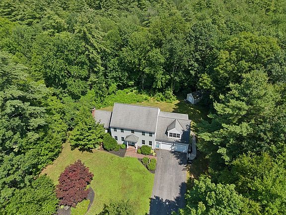 3rd image of 13 Country Club Rd