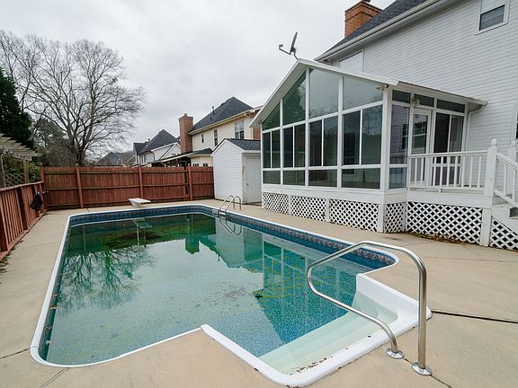 5th image of 4914 Meadow Trace Ln