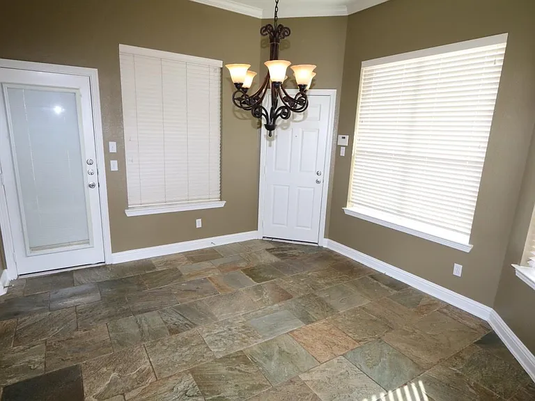 7102 Spring Run Ln — Photo 10