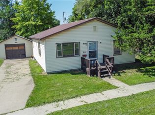 514 W Pearl St, Knoxville, IA 50138