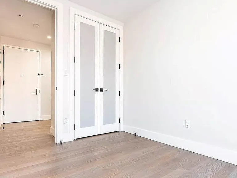 1079 Lafayette Ave #406 — Photo 8