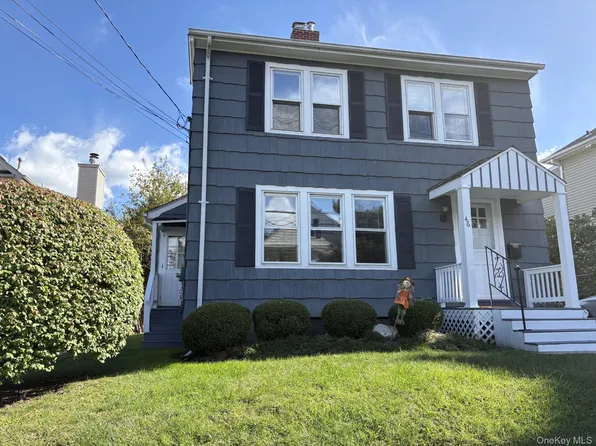 46 Sterling Ct, Huntington, NY 11743