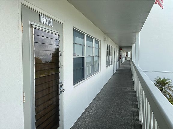 2nd image of 2048 Newport #2048